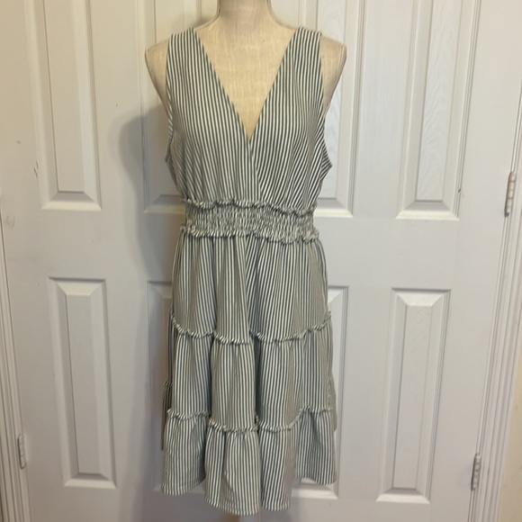 American Eagle Striped Tier Midi Dress/ White & Blue/ Size Large/ Stretch/Cotton - Picture 3 of 8